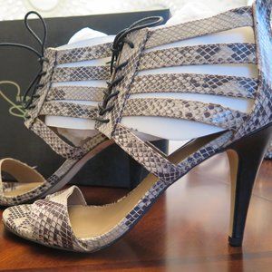 NWT Report Signature ZESTA D Sandal